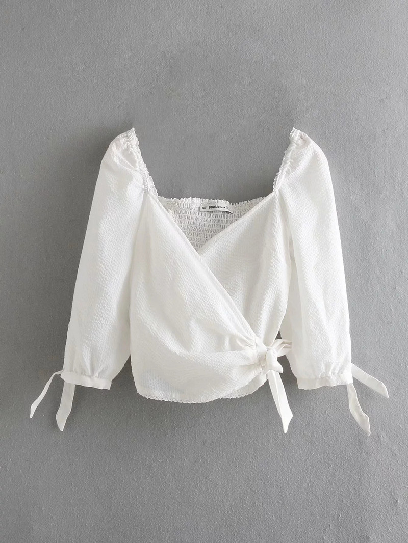Bluză de damă cu umerii goi în culoarea albă