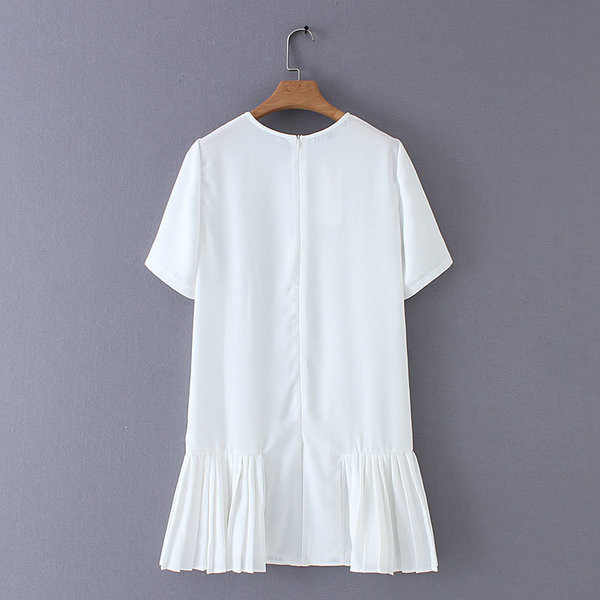 Női ruha - széles modell, rövid ujjú fehér színben