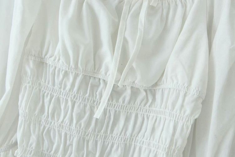 Női rövid blúz elasztikus derékkal, fehér színben