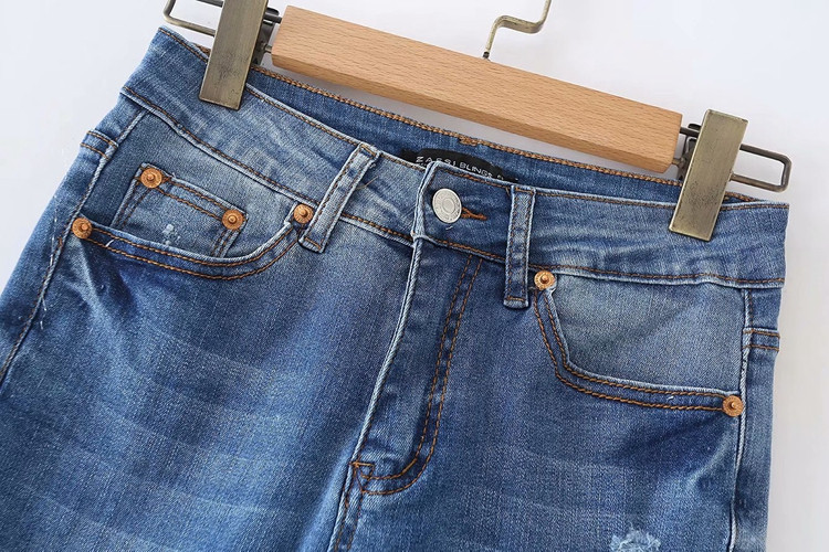 Blugi de dama in albastru cu motive rupte - model slim