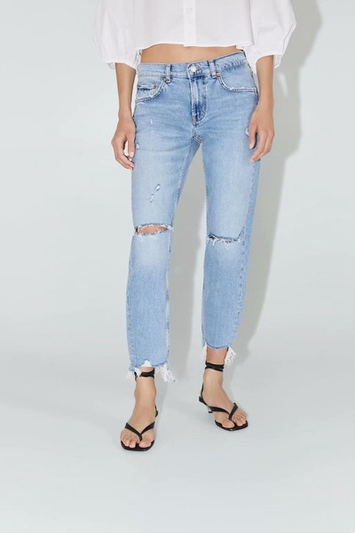 Blugi de dama moderni de culoare albastru deschis cu motive rupte - model drept