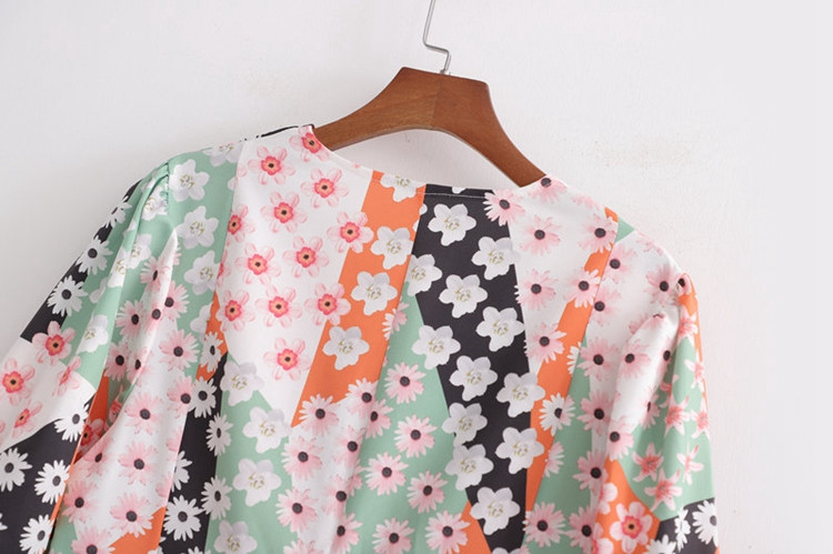 Hosszú női alkalmi ruha színes mintával