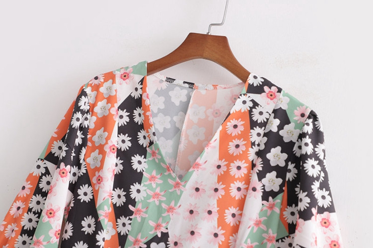 Hosszú női alkalmi ruha színes mintával