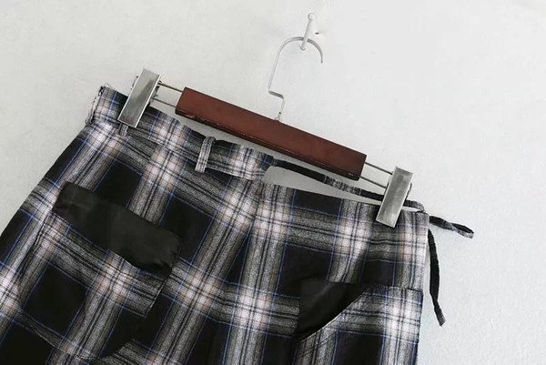 Női kockás nadrág zsebekkel