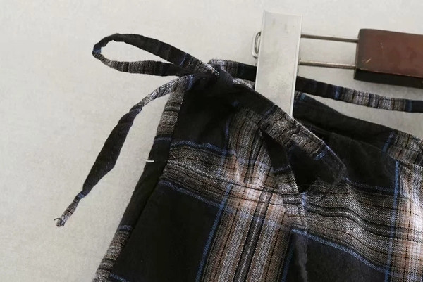 Női kockás nadrág zsebekkel