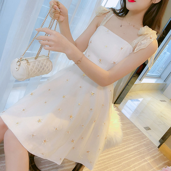 Rochie moderna de dama - model croiat in alb