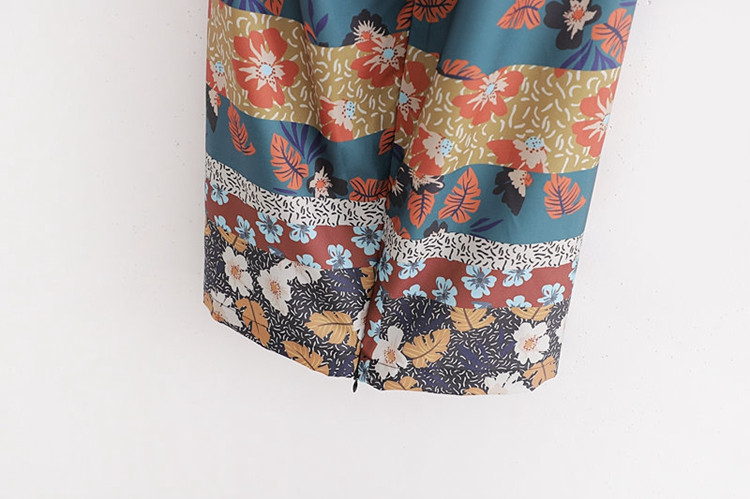 Női hosszú szoknya egyenes modell nyakkendővel