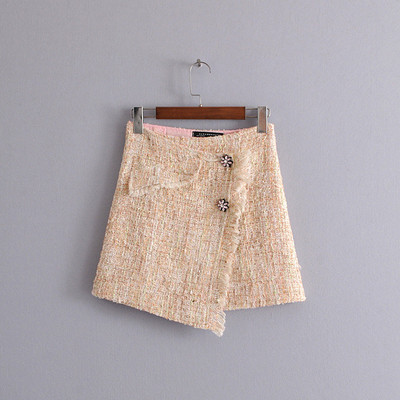 Fusta eleganta asimetrica cu nasturi