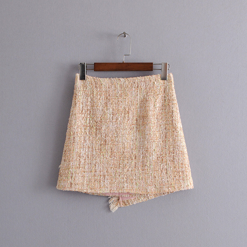 Fusta eleganta asimetrica cu nasturi