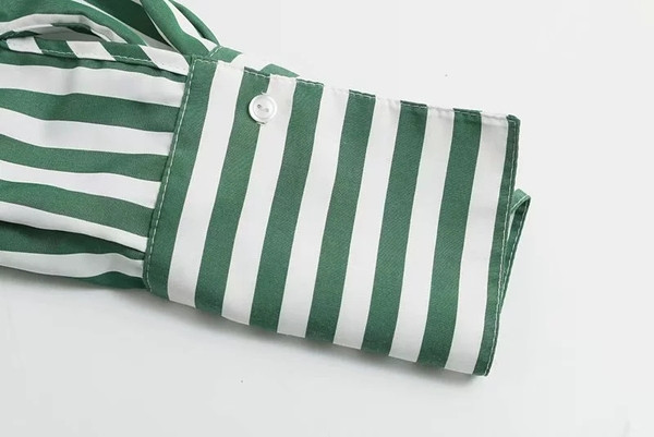 Modern női csíkos ing csupasz vállval, két színben