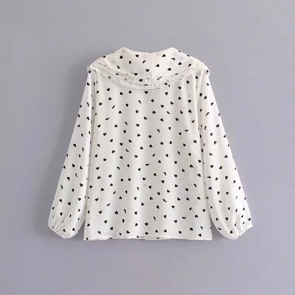 Cămașă de damă cu aplicație - inimioare în alb