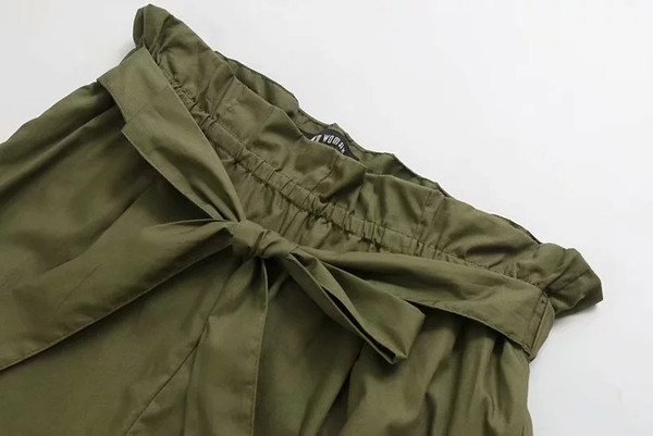 Női alkalmi nadrág derekán övvel, zöld színben