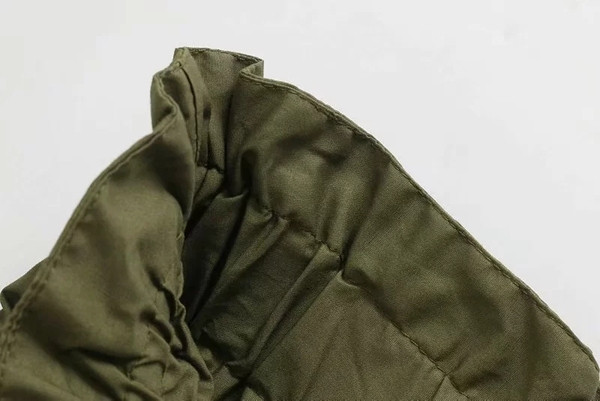 Női alkalmi nadrág derekán övvel, zöld színben