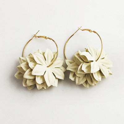 Cercei eleganti de dama cu motive suspendate in mai multe culori