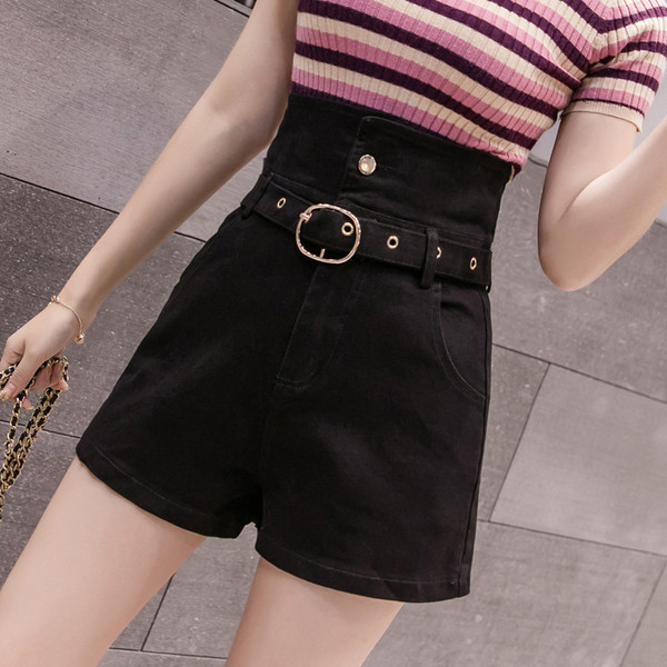 Pantaloni scurti moderni de dama cu talie inalta si curea