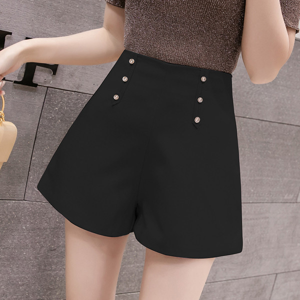 Pantaloni scurti eleganti de dama cu talie inalta in trei culori