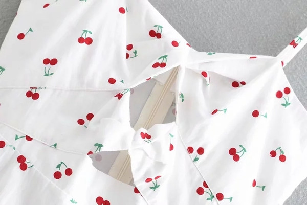 Rochie de dama cu bretele subtiri si aplicatie in alb