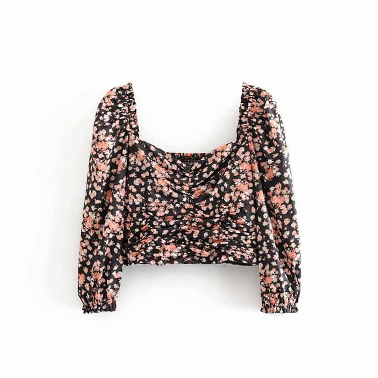 Rövid női blúz négyzet alakú nyakkivágással és hosszú ujjal