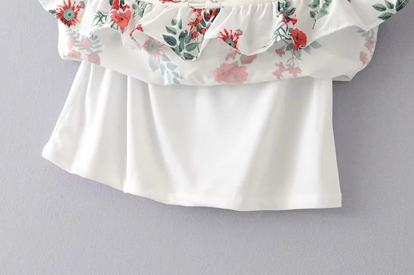 Virágmintás női ruha fehér színben