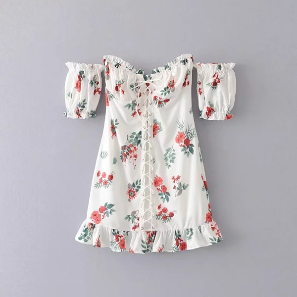 Virágmintás női ruha fehér színben