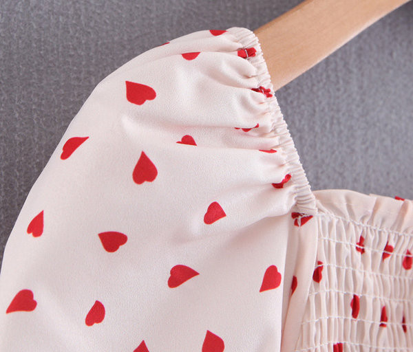 Bluza de dama cu aplicatie - inima in alb