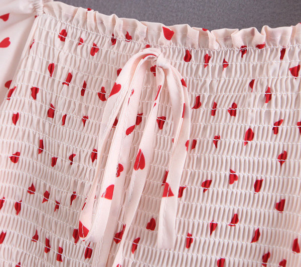 Bluza de dama cu aplicatie - inima in alb