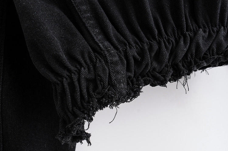 Късо дънково яке в черен цвят  с дълъг ръкав