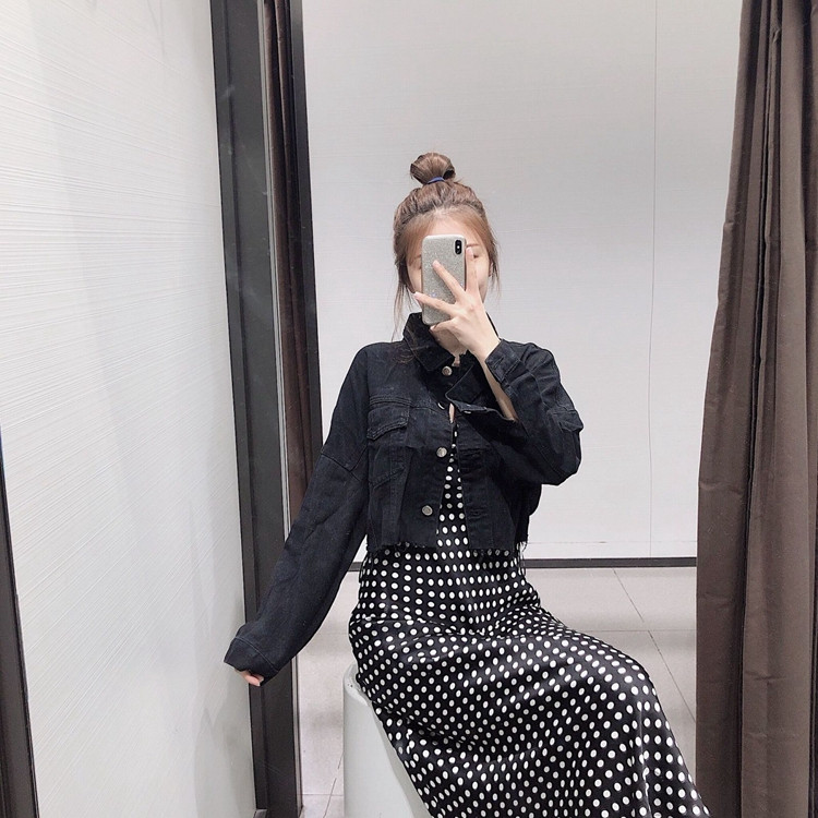 Късо дънково яке в черен цвят  с дълъг ръкав