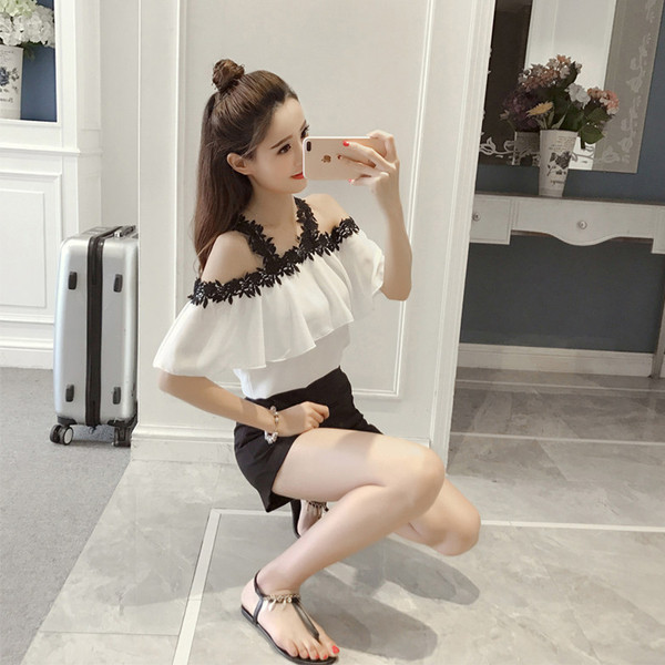 Modern női blúz két színben, csipkével