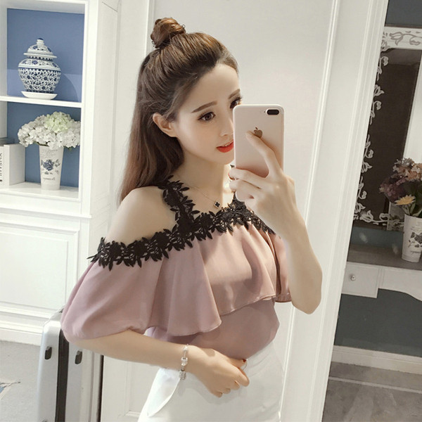 Modern női blúz két színben, csipkével