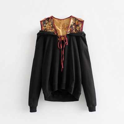 Modern női pulóver fekete nyakkendővel