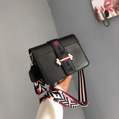 Стилна дамска чанта в бял и черен цвят 