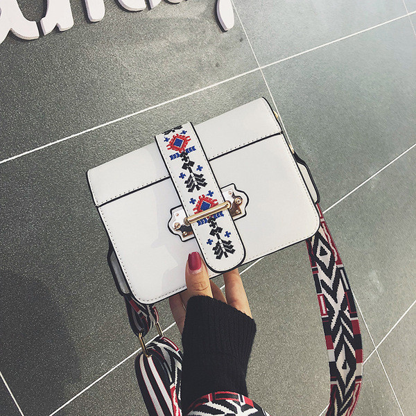 Geanta eleganta de dama in alb si negru