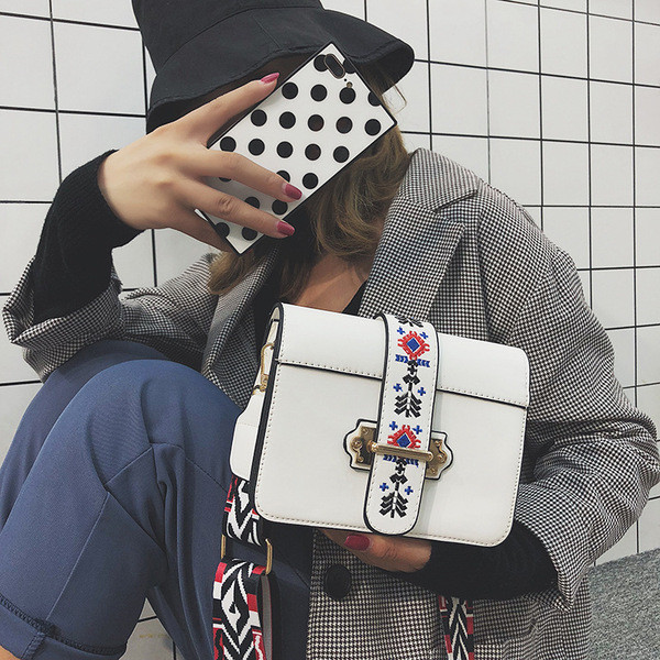 Geanta eleganta de dama in alb si negru