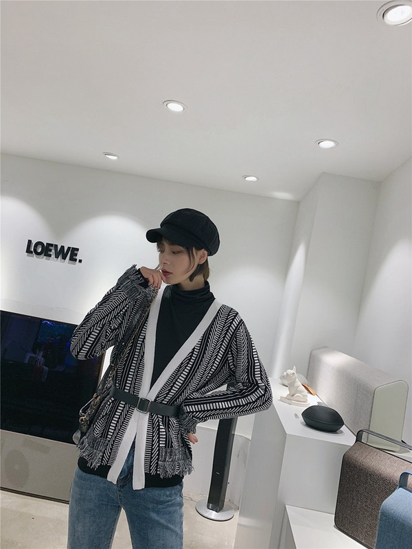 Cardigan de dama alb-negru cu franjuri