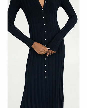 Rochie lungă, neagră, cu nasturi