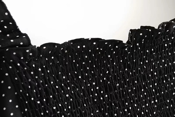 Modern női ruha fekete színben