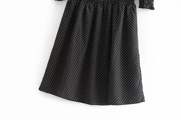 Modern női ruha fekete színben