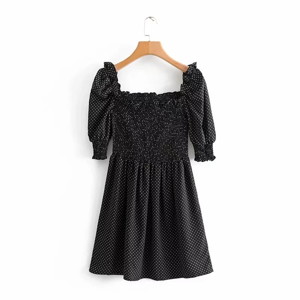 Modern női ruha fekete színben