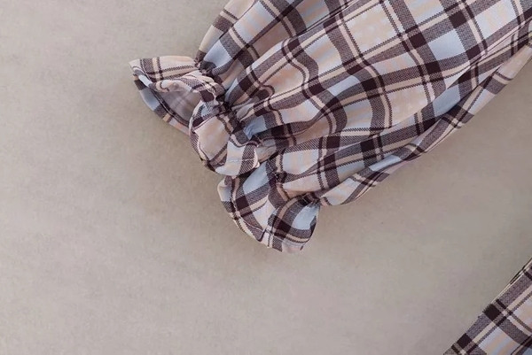 Női kockás ruha mély V-nyakkal