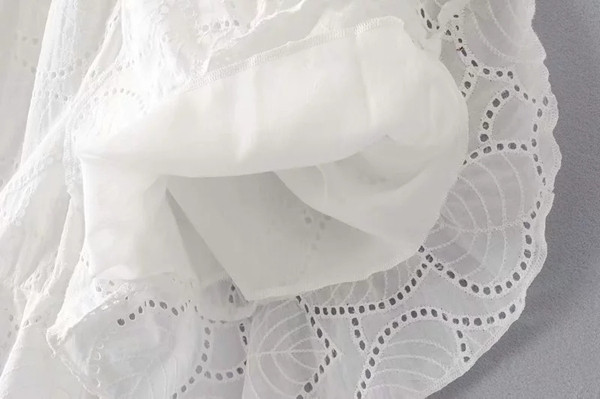 Női csipke ruha fehér színben