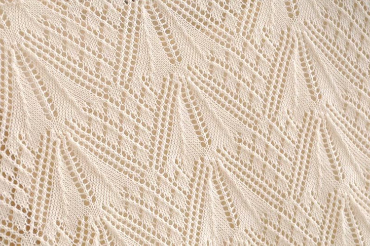 Rochie scurta de dama din tricotat subtire de culoare alba