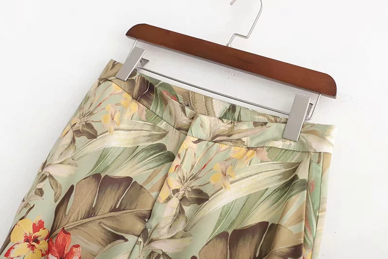 Modern női nadrág virágmintával