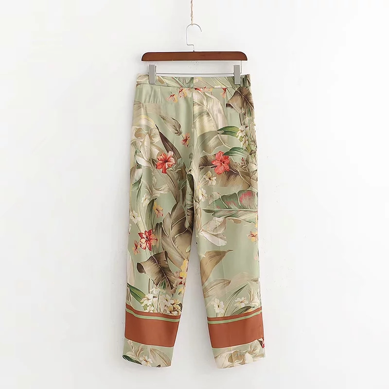 Modern női nadrág virágmintával