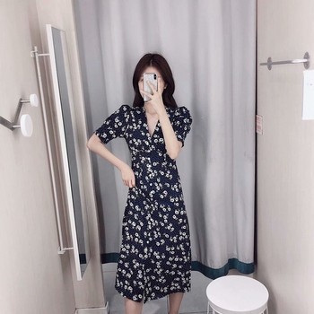 Hosszú női ruha V-nyakú és rövid ujjú