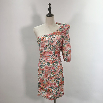 Rochie de dama molata cu o maneca cu model floral