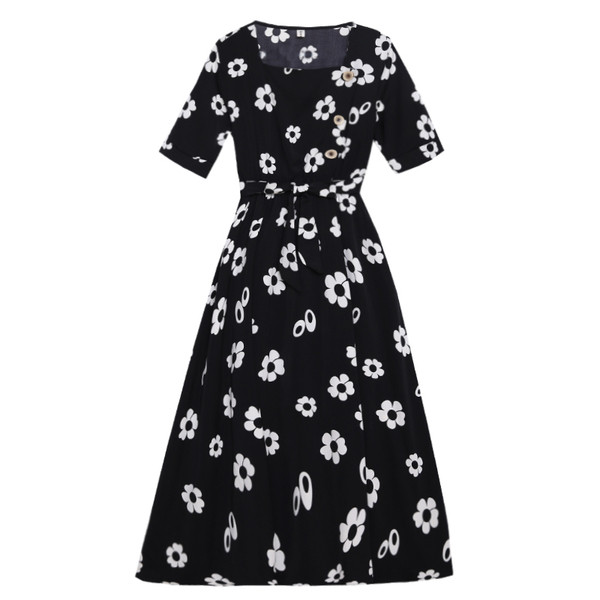Modern női ruha virágmintás fekete-fehér színben
