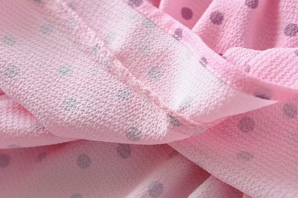 Nyári női overall széles pántokkal, rózsaszín színben