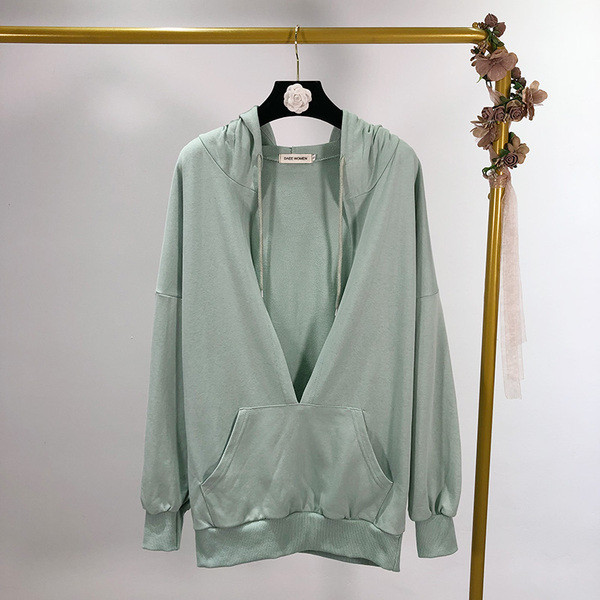 Zöld színű női pulóver kapucnival és nyakkendővel