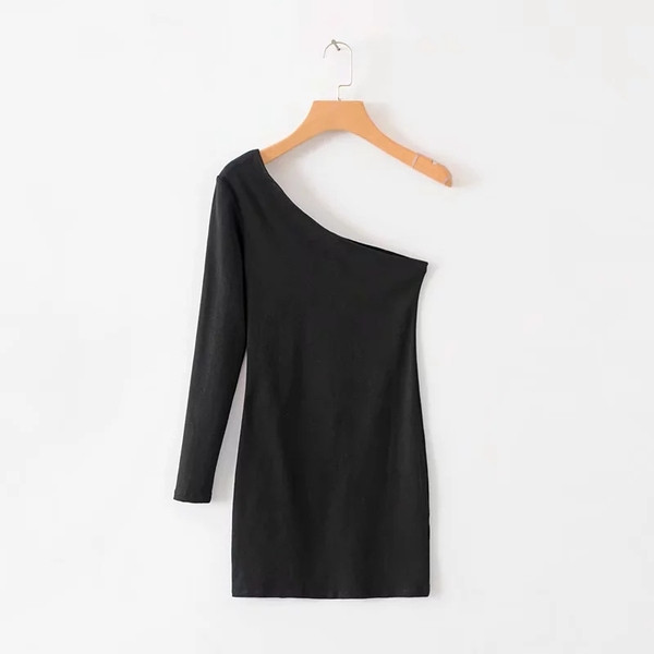 Fekete-fehér női ruha egy ujjal